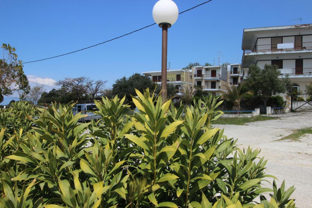 Kariani Beach Apartment Esterno foto